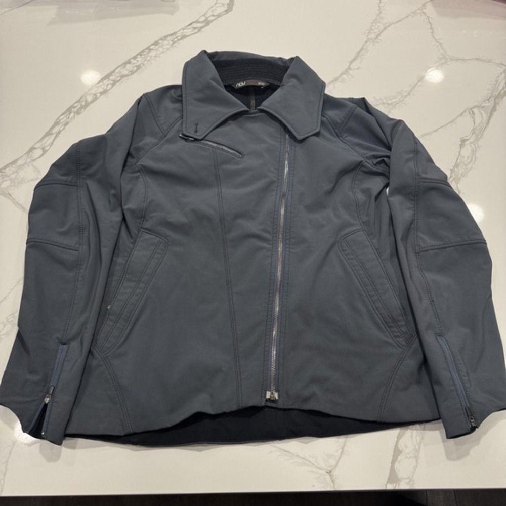 Nau Jacket Womens‎ Medium Gray Softshell Full Zip Lightweight Rain Lined Pockets
